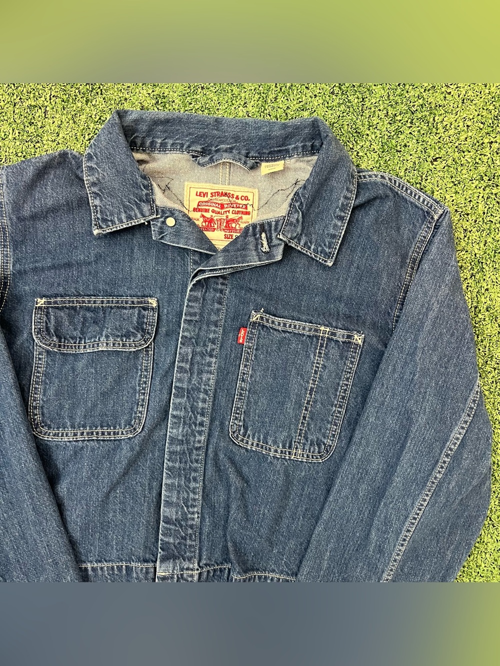 Levi's Premium Men's Big E Cropped Denim Jacket Size S Raw Hem Distressed Patch